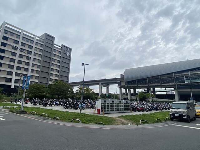 新北城鄉局將三重捷運站旁的停車場用地，變更為停車場及社會福利設施用地1。圖／新北城鄉局提供